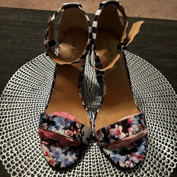 Torrid Two Strap Tapered Heel Floral Striped Sandal (WW) - Picture 5 of 11